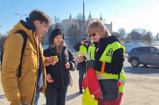 W walentynki policja przypomina, że kochać musimy się też na drodze