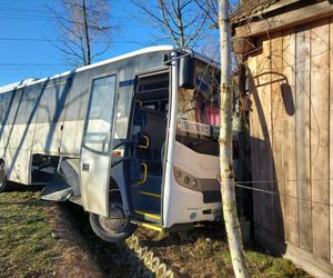 Zderzenie autobusu z autem osobowym w Rzepinku