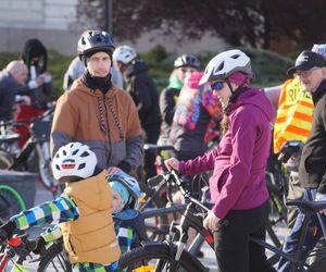 Rowerowa radość i ognisko na mecie. Rodzinna Masa Krytyczna przejechała przez Bydgoszcz