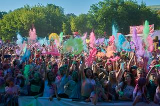 Lublin: Festiwal Kolorów 2018. Kolory Holi wystrzeliły w powietrze!