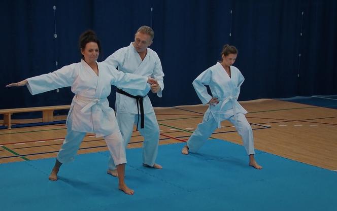 M jak miłość odc. 1717. Ewa Kalinowska (Anna Kerth), Marysia (Małgorzata Pieńkowska), Artur Rogowski (Robert Moskwa)