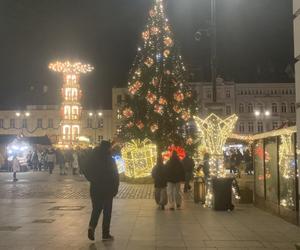 Tłumy bydgoszczan na jarmarku świątecznym. „Spodziewałam się innych cen” [ZDJĘCIA]