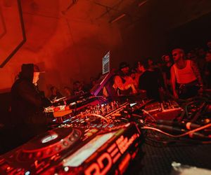 Ravekjavík 2025. Festiwal muzyki elektronicznej w Łodzi. Tegorocznym hasłem imprezy jest ZEN
