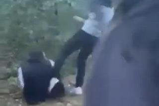 Wstrząsające wideo z Legionowa. Pastwili się nad równieśnikiem i to nagrywali