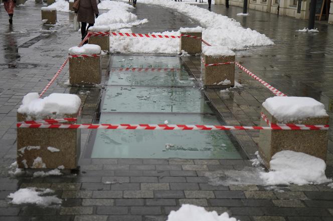 Okno czasu na lubelskim deptaku jest obecnie zabezpieczone taśmą