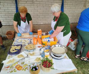 W konkursie na najlepsze pierogi w powiecie Siedleckim w 2025 roku zwyciężył męski zespół KGW „Sami Swoi” z Kotunia! 
