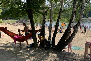 Piękna plaża w Katowicach i zakaz kąpieli w stawie