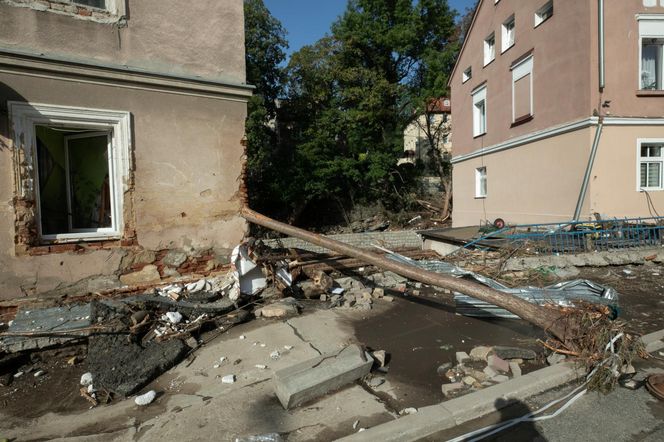 Sprzątanie po powodzi w miejscowości Lądek-Zdrój