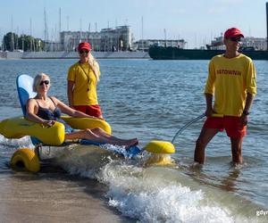 Plaża bez barier i kąpiel na wózku