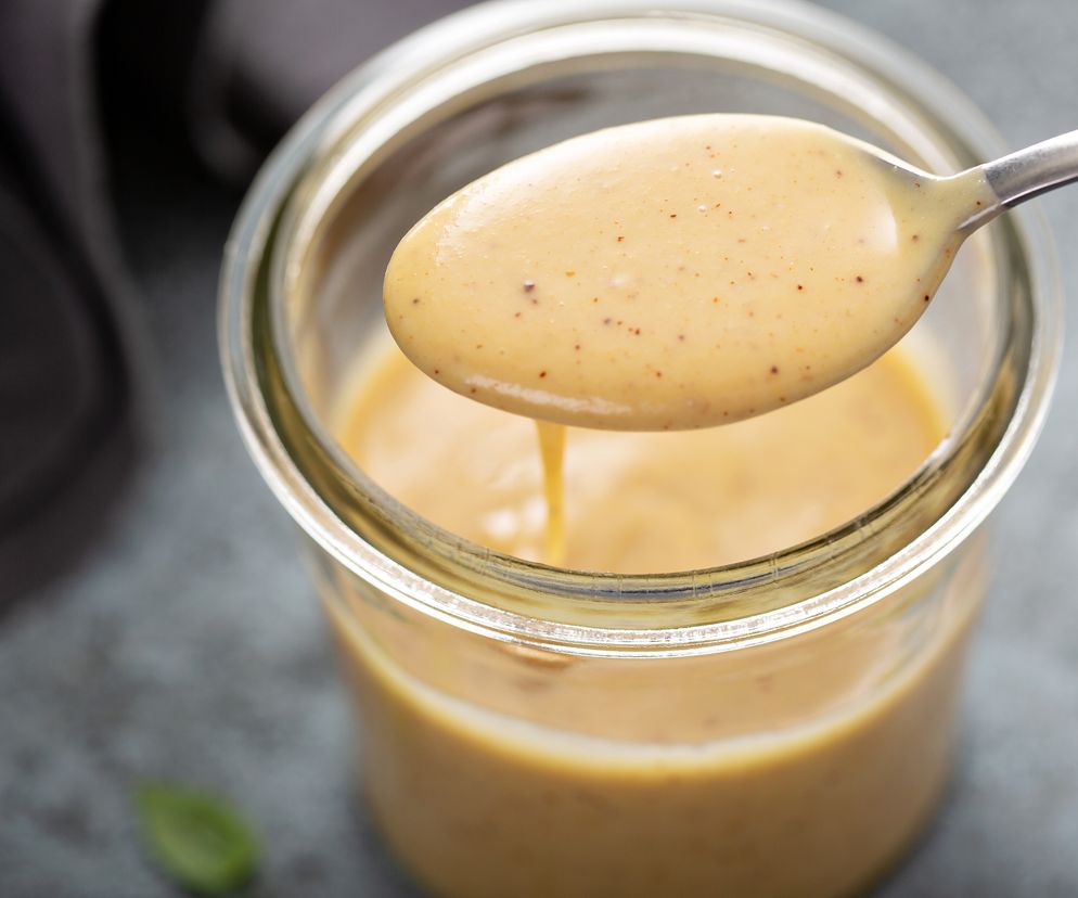 Sabotują utratę wagi. 7 popularnych produktów, które przemycają puste kalorie