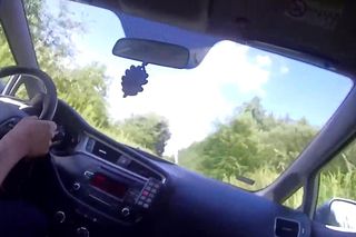 Brawurowy pościg i strzały w Twardogórze. Mężczyzna próbował staranować radiowóz 