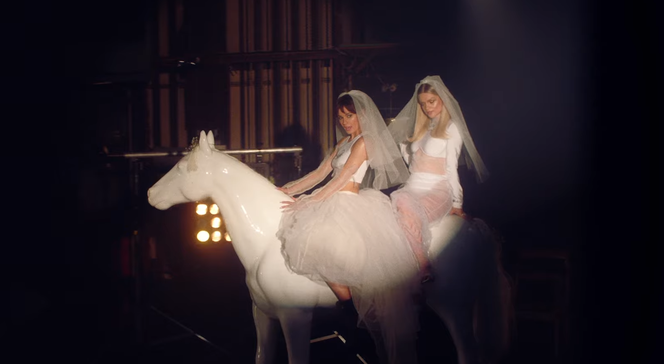 Sold out: Margaret i Natalia Szroeder rapują! Na białym koniu wjadą na hip-hopową scenę?