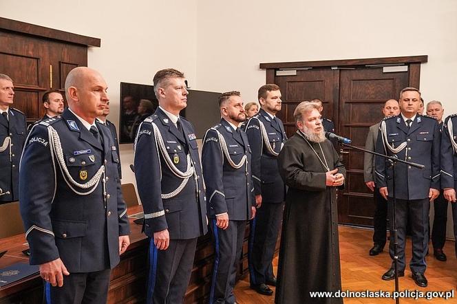 Nowi funkcjonariusze we Wrocławiu. Ponad połowa to policjantki! [ZDJĘCIA]