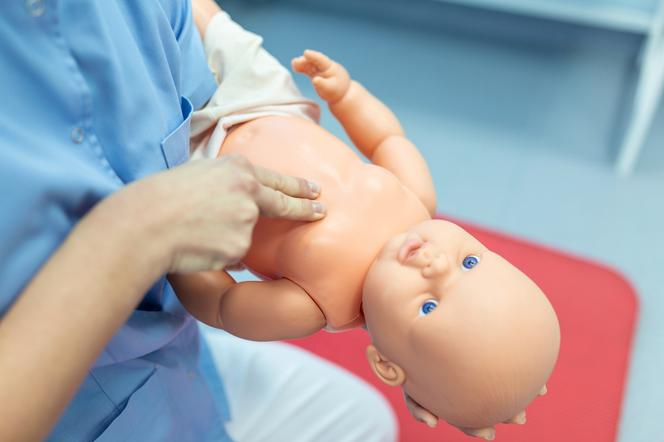 Jak udzielić pierwszej pomocy niemowlęciu? 