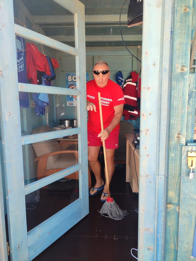 Ktoś oblał cuchnącą cieczą bazę ratowników