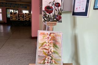 Kwiaty dla naszego Patrona - ekspozycja prac malarskich Tomasza Stańczuka w SP 11