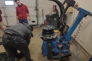 To pierwszy „elektryk” na Warmii i Mazurach. Na UWM powstaje e-trabant. Auto kosztowało 600 zł