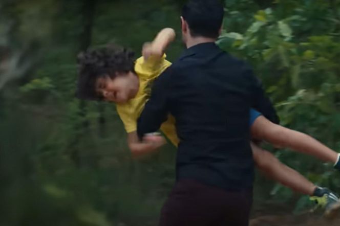 Nie udaje mu się jednak uciec. Porywacz go dopada 