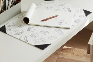 LEGO® łączy siły z H&M. Wiemy, jakie produkty znajdą się w limitowanej kolekcji tych marek