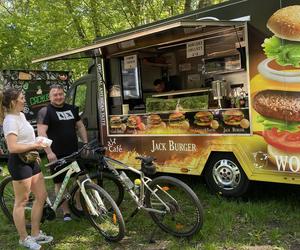 Festiwal Samków Food Trucków w Olsztynie 2024. Nad Ukielem można zjeść dania z całego świata [ZDJĘCIA]