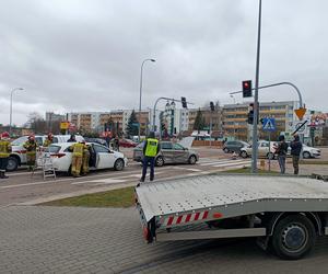 Zderzenie trzech samochodów na skrzyżowaniu ulic Konstytucji 3 Maja i Rzemieślniczej. Jedna osoba trafiła do szpitala