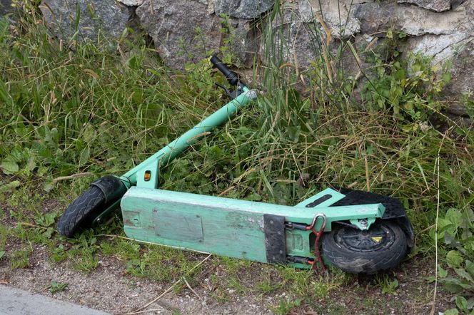 Zgony, roztrzaskane głowy i kręgosłupy to za mało. Obrońcy jazdy bez kasku w natarciu