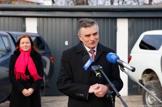 Wcześniej pojazdy służyły straży rybackiej. Teraz będą jeździć z pomocą humanitarną na Ukrainę