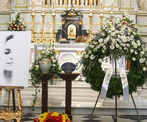 Pogrzeb Joanny Kołaczkowskiej. Tak pożegnali ją przyjaciele z kabaretu. Borek płakała jak uczennica