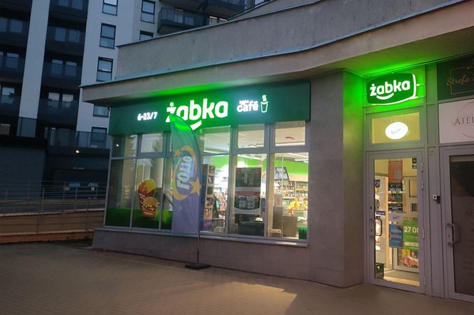 Żabka 4.04.2026 - w jakich godzinach zrobić zakupy?