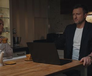 M jak miłość odc. 1883. Dorota (Iwona Rejzner), Bartek (Arkadiusz Smoleński)