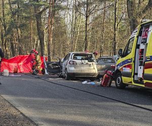 Wypadek w Jaworznie w Seacie zginęła matka, 2 letnie dziecko przeżyło.