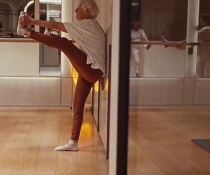 Ma 102 lata i uczy jogi! Jej nazwisko zwraca uwagę Polaków