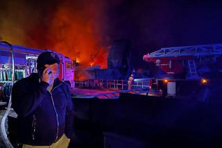 Płonąc okręt desantowy Ropucha w sewastpolskiej stoczni