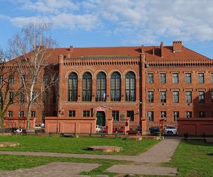 To jest jedna z najstarszych szkół w kujawsko-pomorskim. Ukończyli ją znani ludzi, a tradycja to kilka epok [GALERIA]
