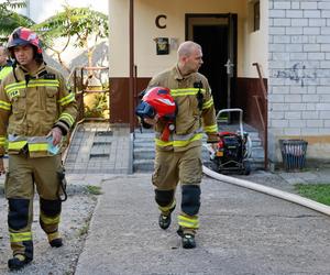 Pożar w bloku w Ostrowie Wielkopolskim. Nie żyje jedna osoba, 10 jest rannych