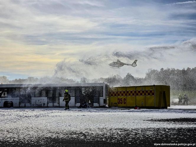 Wrocław. Ćwiczenia na terenie Portu Lotniczego im. Mikołaja Kopernika [ZDJĘCIA].