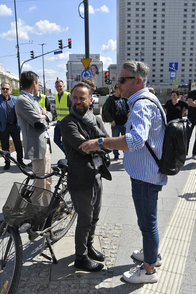 Spacer z Trzaskowskim po centrum Warszawy, Rewolucja na rondzie Dmowskiego się dokonała