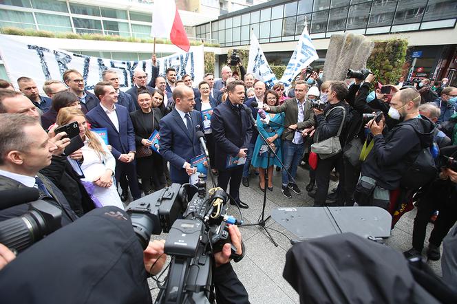 Trzaskowski rozpoczął zbiórkę podpisów w centrum Warszawy