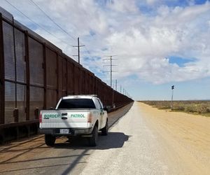 Meksyk/ Prasa wątpi w przydatność malowania muru granicznego z USA na czarno