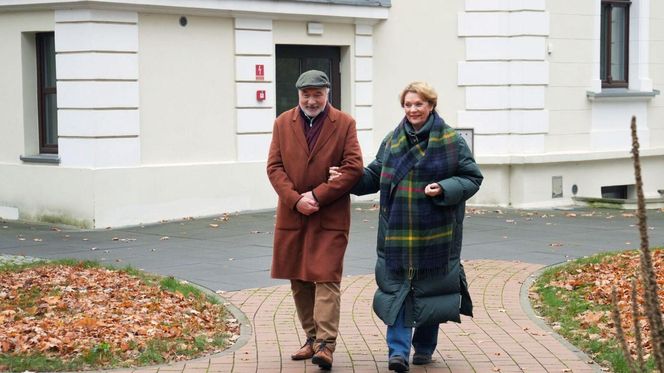 	Barwy szczęścia odc. 3170. Józefina Rawiczowa (Elżbieta Jarosik), Andrzej Zastoja-Modelski (Leon Charewicz)