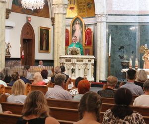 Tablica ku czci Kapelanów Katyńskich odsłonięta w kościele św. Stanisława BM w NYC