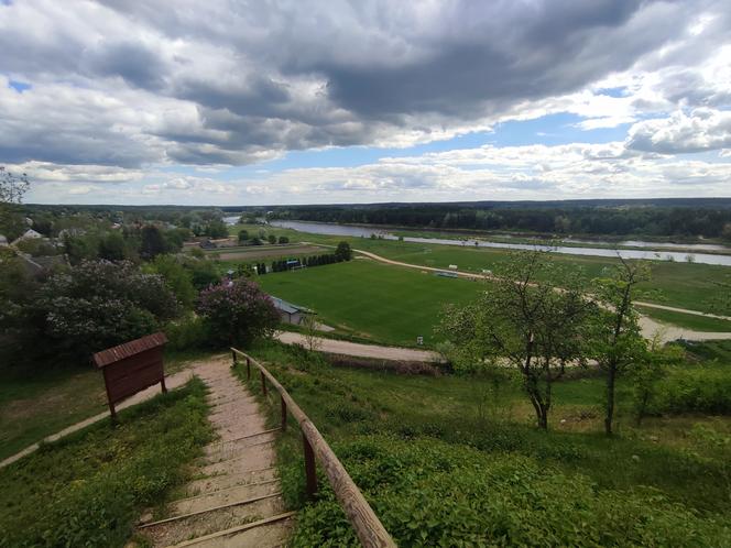 Góra Zamkowa w Mielniku - widok na rzekę Bug