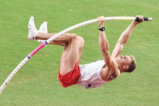 Piotr Lisek zadowolony z otwierania obiektów sportowych: - Rok nieróbstwa rozbiłby formę