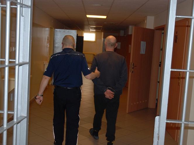 Chciał WYSADZIĆ dom! Miał gotowe BOMBY i cały arsenał. SCENY GROZY pod Czarnem