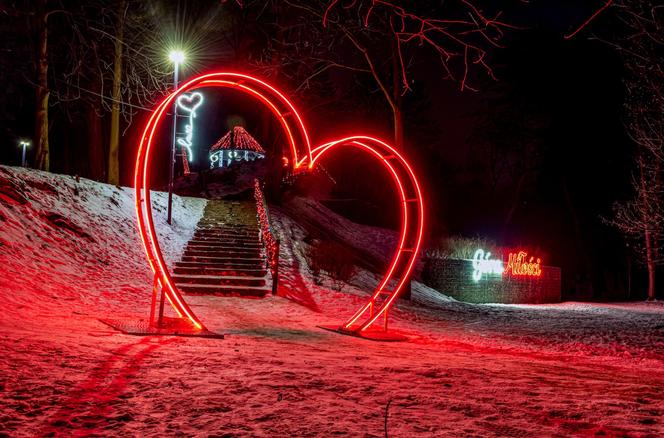 Bytom poleca się na walentynki. Jest już wyjątkowa iluminacja na Górze Miłości