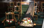 Żałoba w Sejmie - prezydencki fotel z kirem