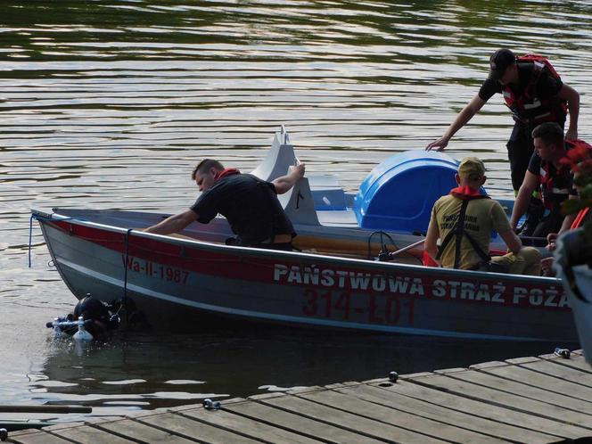 Utonął podczas próby przepłynięcia Jeziorka Czerniakowskiego. Po tragicznej śmierci służby szukają kolejnej osoby