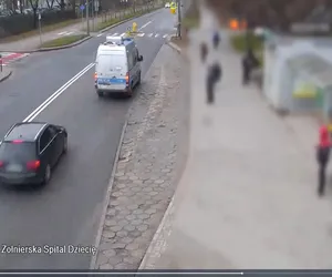 Skoda pędziła przez Olsztyn, policjanci byli o krok. To nie pościg [Wideo]