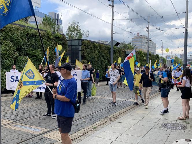 Marsz Autonomii Śląska przeszedł ulicami Katowic. "Hajmatu nie oddomy"