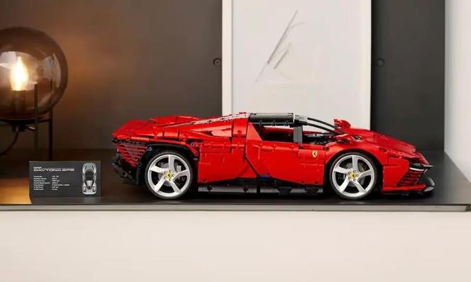 LEGO Technic Ferrari Daytona SP3 — 42143